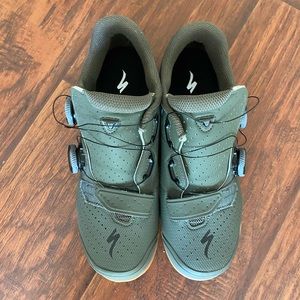 Specialized, spinning/cycling indoor shoes with clips SIZE 40. Worn two times.